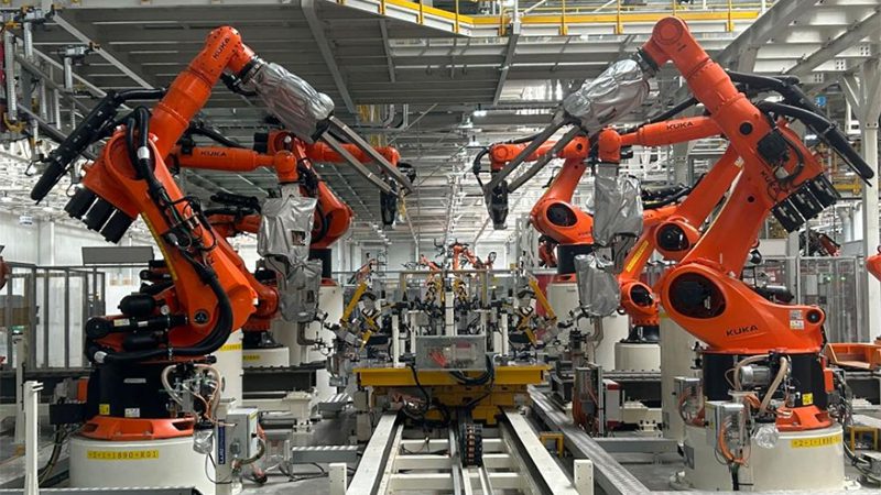 What safety precautions should be taken when using a high and low-temperature test chamber?